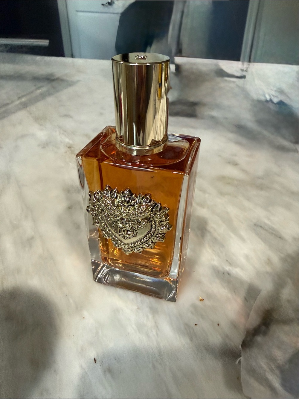 Luxurious Amber Body Fragrance Spray with Gold Accents